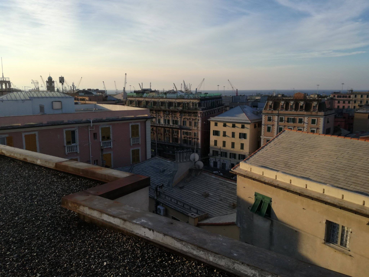 Pulizia vetri, Genova